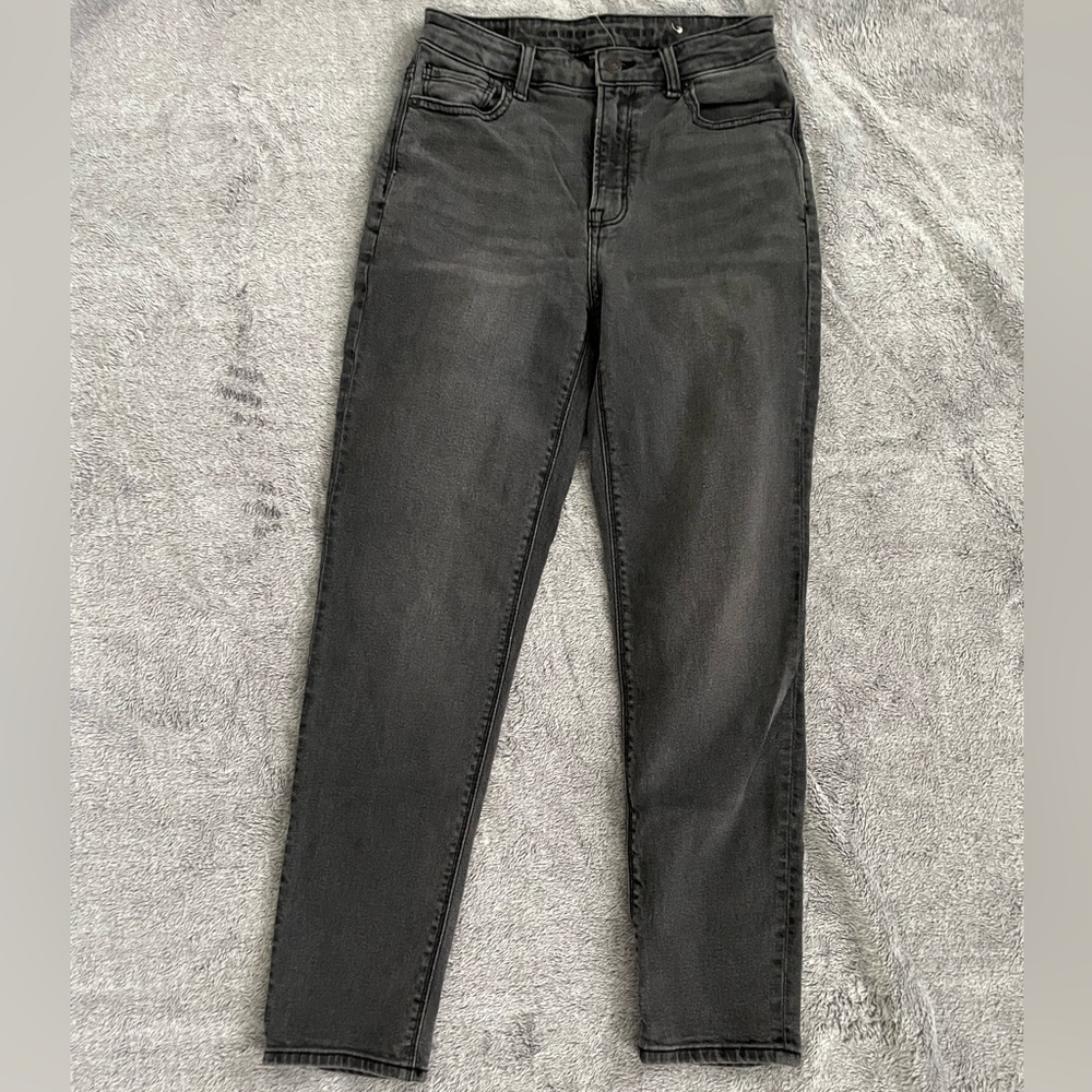 American Eagle Outfitters Women’s Black washed Mom Jeans Size 2 Regular Stretch